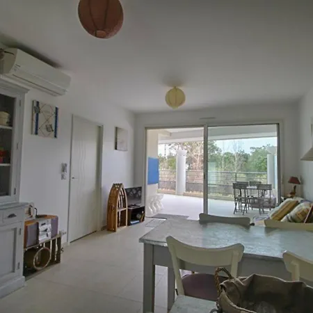 3 Pieces Avec Terrasse, A 350m De La Plage, Parking Et Clim - - Fr-1-63-260 *