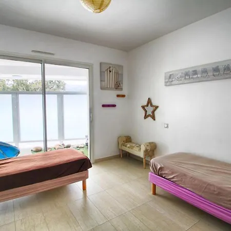 Apartment 3 Pieces Avec Terrasse, A 350m De La Plage, Parking Et Clim - - Fr-1-63-260